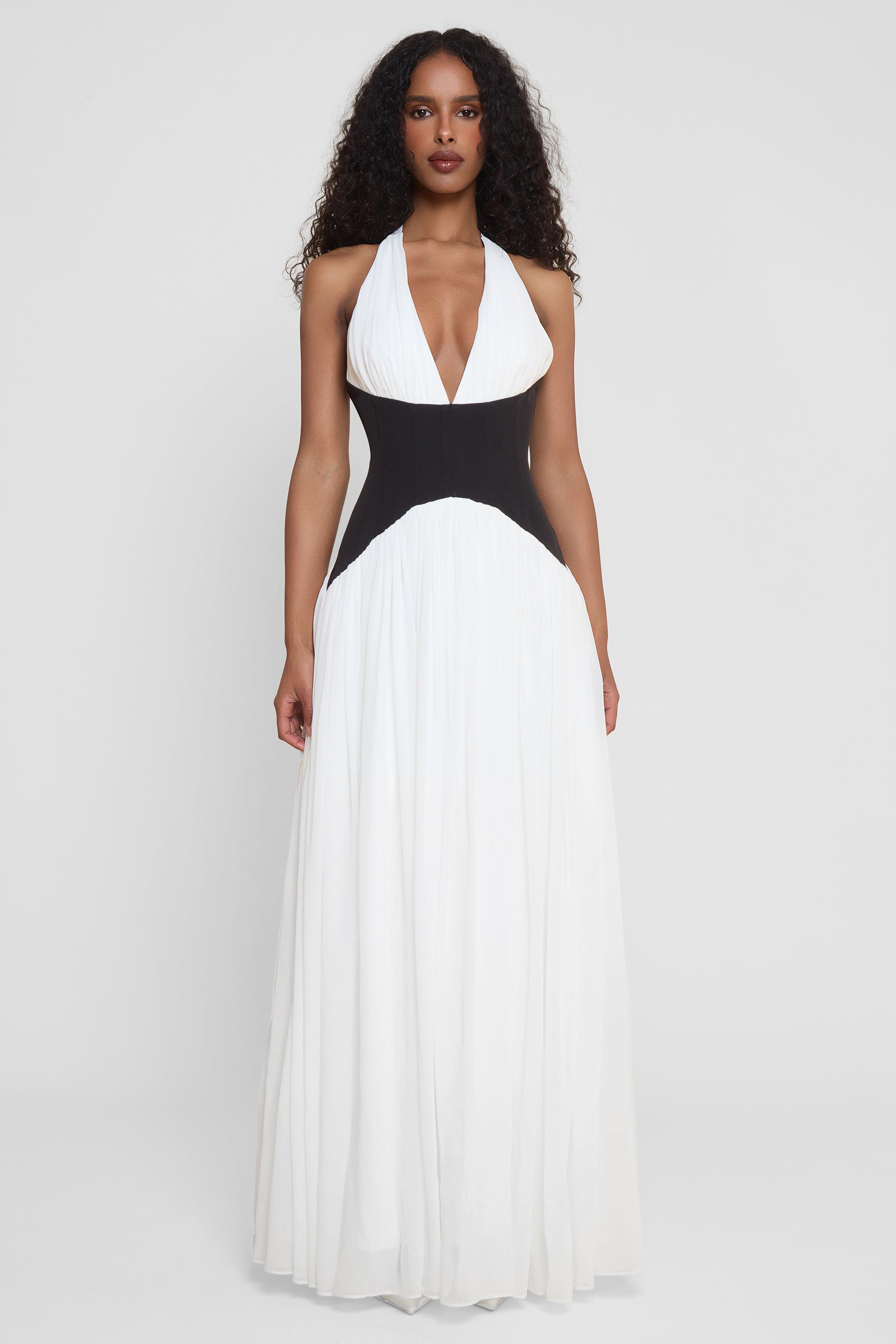 Vestido Longo Allegra em chiffon premium com corset estruturado em contraste e decote halterneck drapeado, ideal para eventos sofisticados. Majestique.