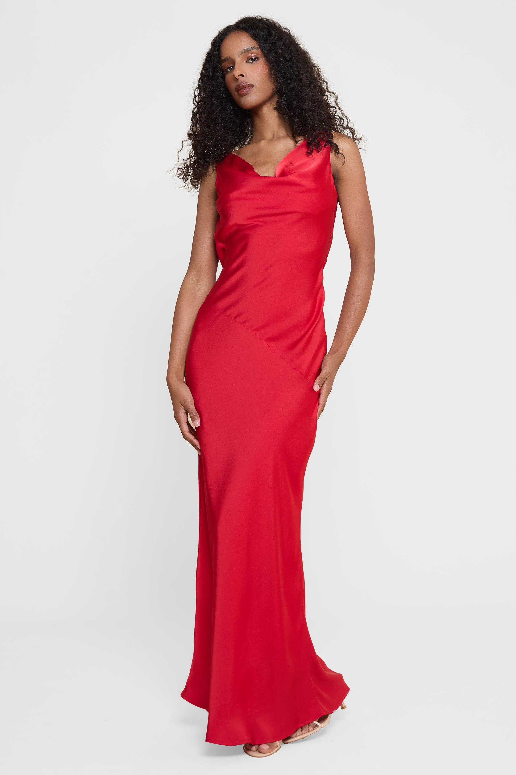 Vestido Longo Aurora em cetim acetinado com decote drapeado e costas abertas, ideal para eventos sofisticados. Majestique.2