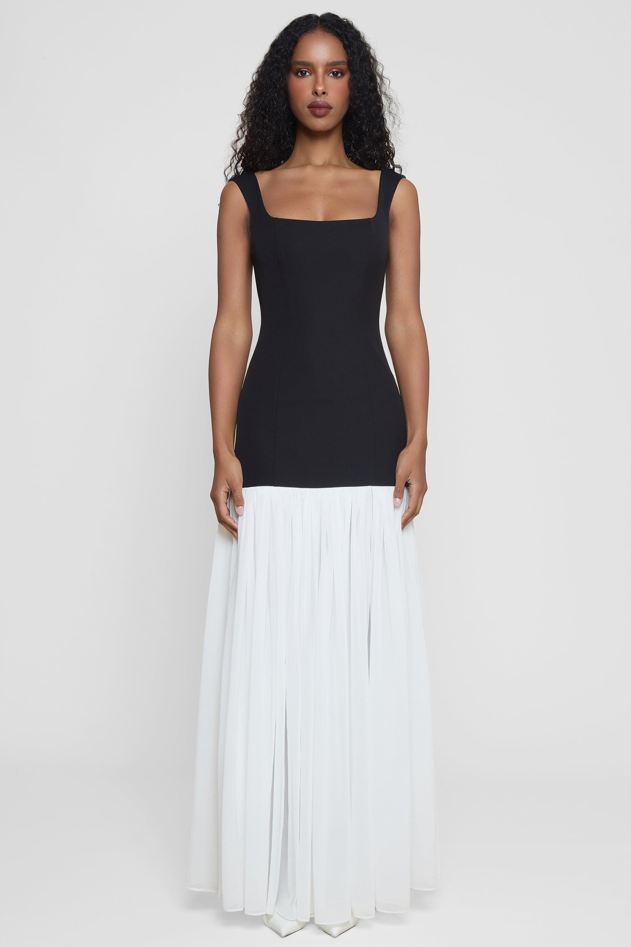Vestido Longo Celestine com modelagem ajustada e saia em chiffon drapeado, ideal para eventos sofisticados. Majestique.