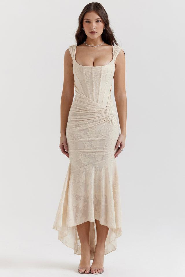 Vestido Longo Eveline em jersey burnout texturizado com corset estruturado e drapeado na cintura, ideal para eventos sofisticados. Majestique. bege