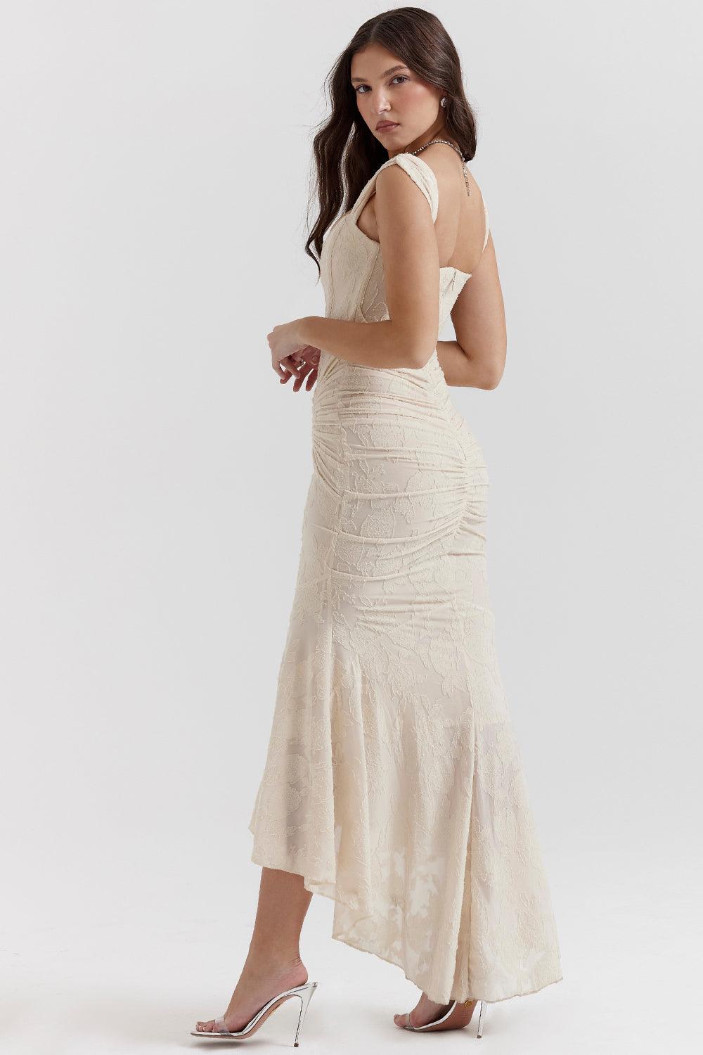 Vestido Longo Eveline em jersey burnout texturizado com corset estruturado e drapeado na cintura, ideal para eventos sofisticados. Majestique. bege1