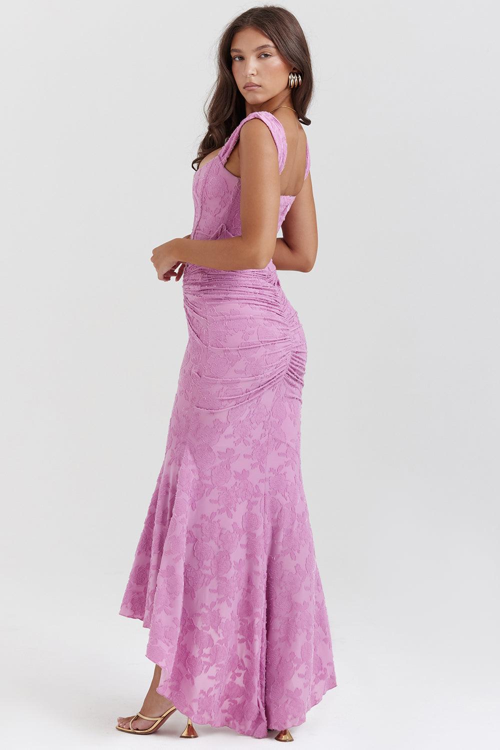 Vestido Longo Eveline em jersey burnout texturizado com corset estruturado e drapeado na cintura, ideal para eventos sofisticados. Majestique. rosa4