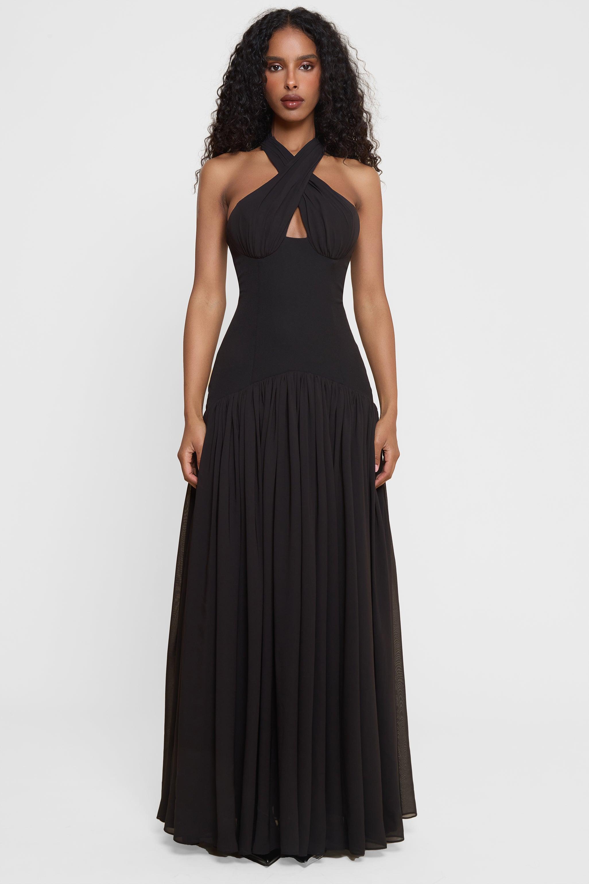 Vestido Longo Harmony em chiffon premium com corpete estruturado e decote halter cruzado, ideal para eventos sofisticados. Majestique.