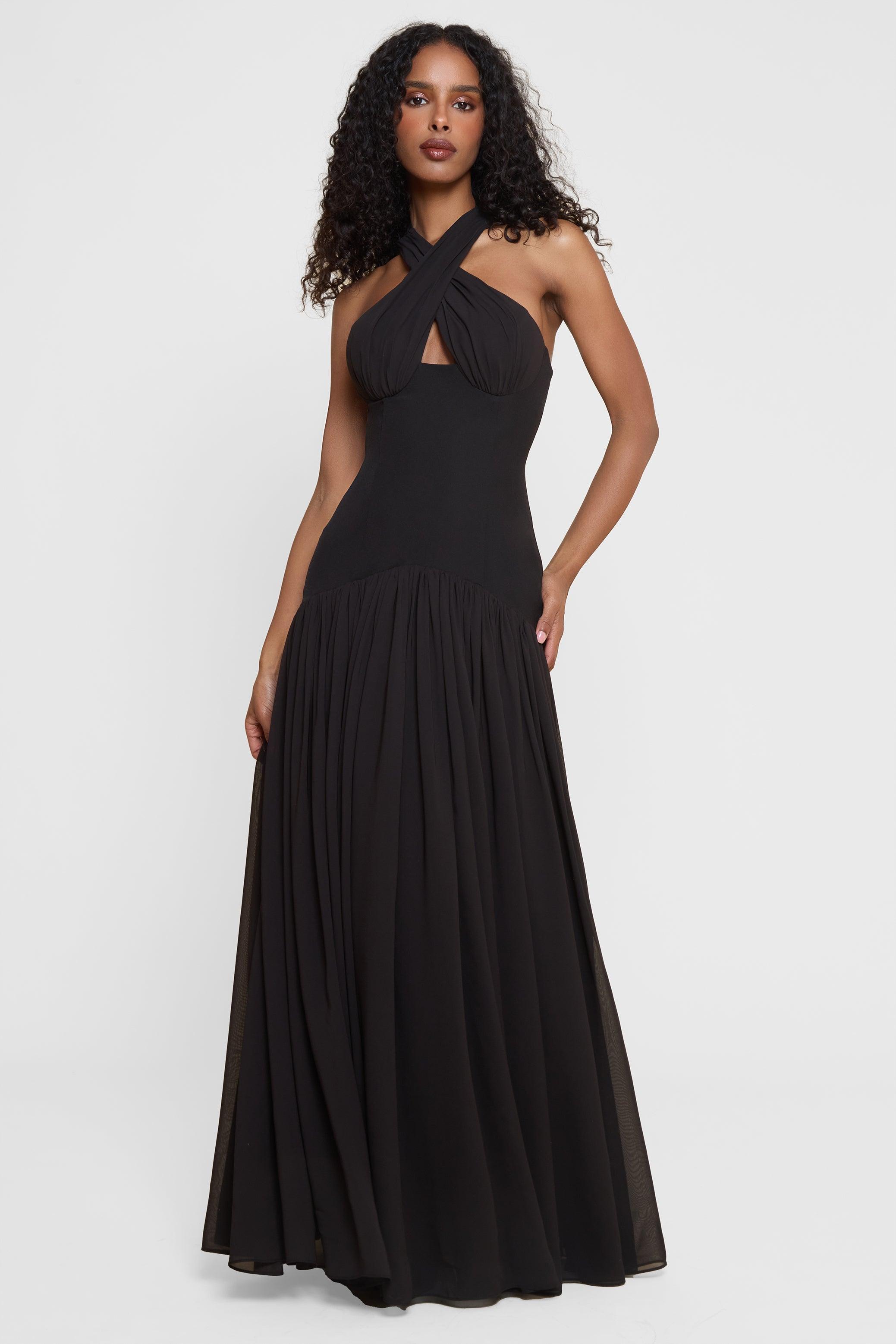 Vestido Longo Harmony em chiffon premium com corpete estruturado e decote halter cruzado, ideal para eventos sofisticados. Majestique.1