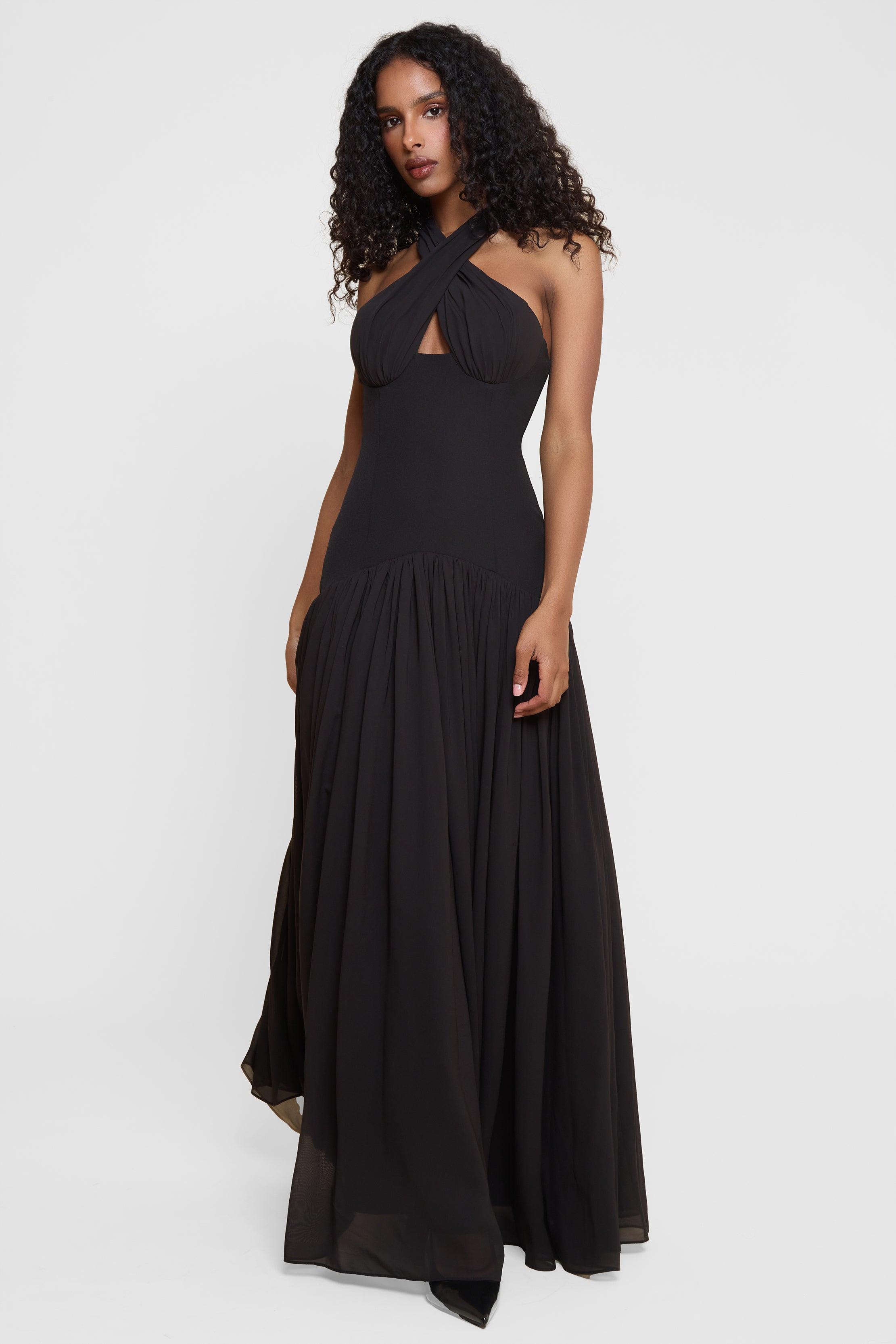 Vestido Longo Harmony em chiffon premium com corpete estruturado e decote halter cruzado, ideal para eventos sofisticados. Majestique.2