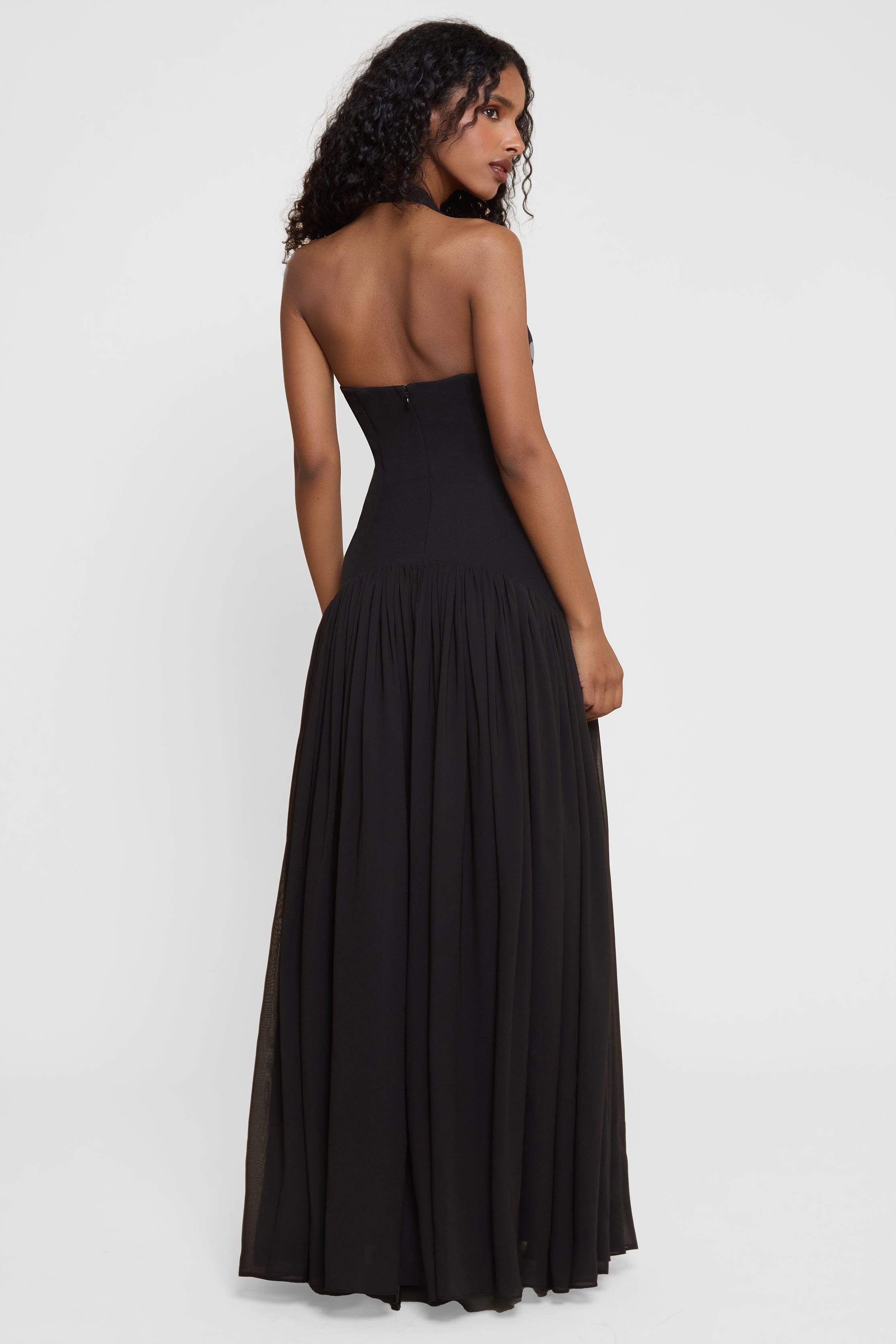 Vestido Longo Harmony em chiffon premium com corpete estruturado e decote halter cruzado, ideal para eventos sofisticados. Majestique.3
