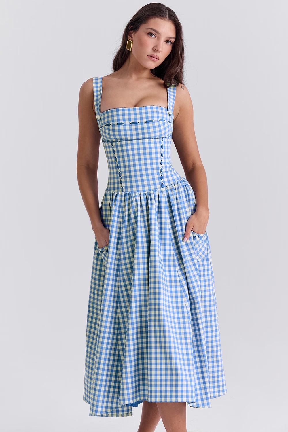 Vestido Midi Colette em xadrez gingham com corpete ajustado e detalhes de fita entrelaçada, ideal para eventos sofisticados. Majestique.3