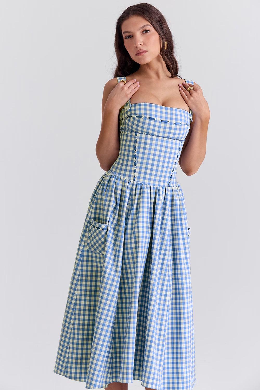 Vestido Midi Colette em xadrez gingham com corpete ajustado e detalhes de fita entrelaçada, ideal para eventos sofisticados. Majestique.5