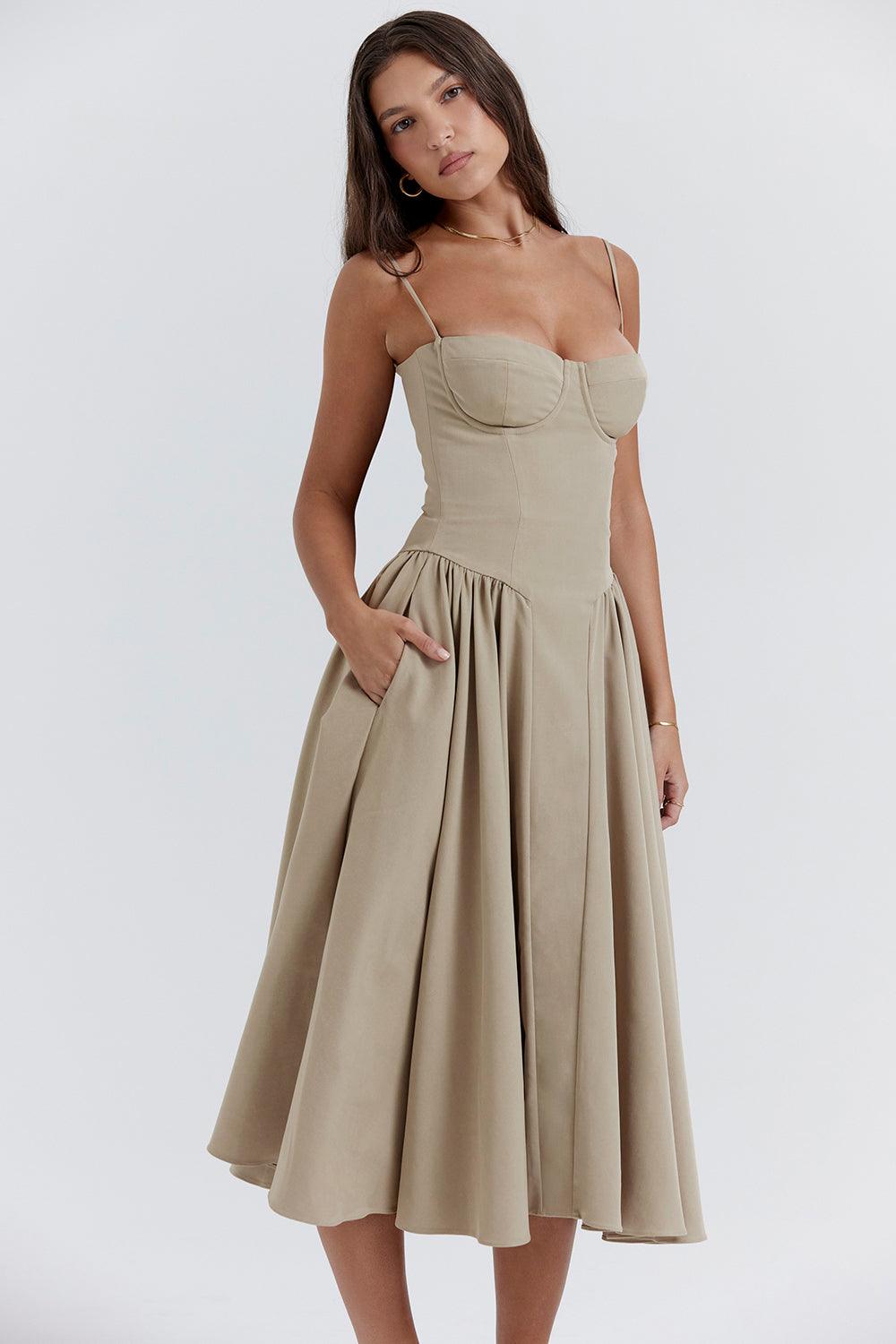 Vestido Midi Fiore bege em twill respirável bege com corset estruturado e decote coração, ideal para eventos sofisticados. Majestique.1