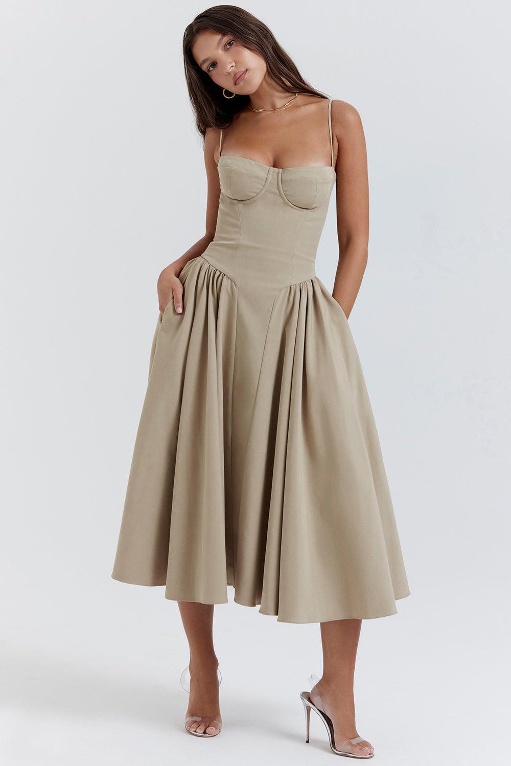 Vestido Midi Fiore bege em twill respirável bege com corset estruturado e decote coração, ideal para eventos sofisticados. Majestique.2