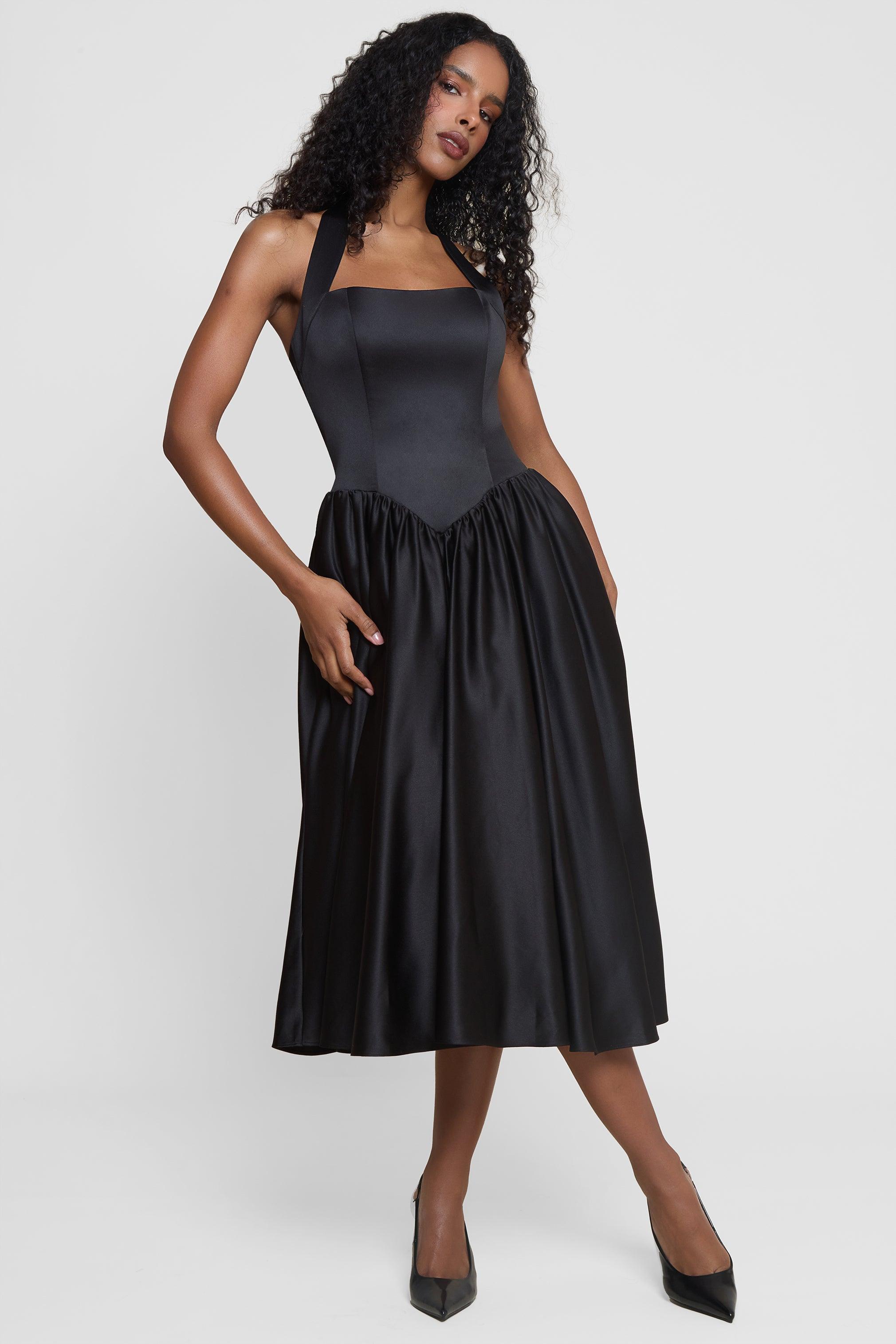 Vestido Midi Opal em cetim preto premium com corset estruturado e decote halterneck, ideal para eventos sofisticados. Majestique.1