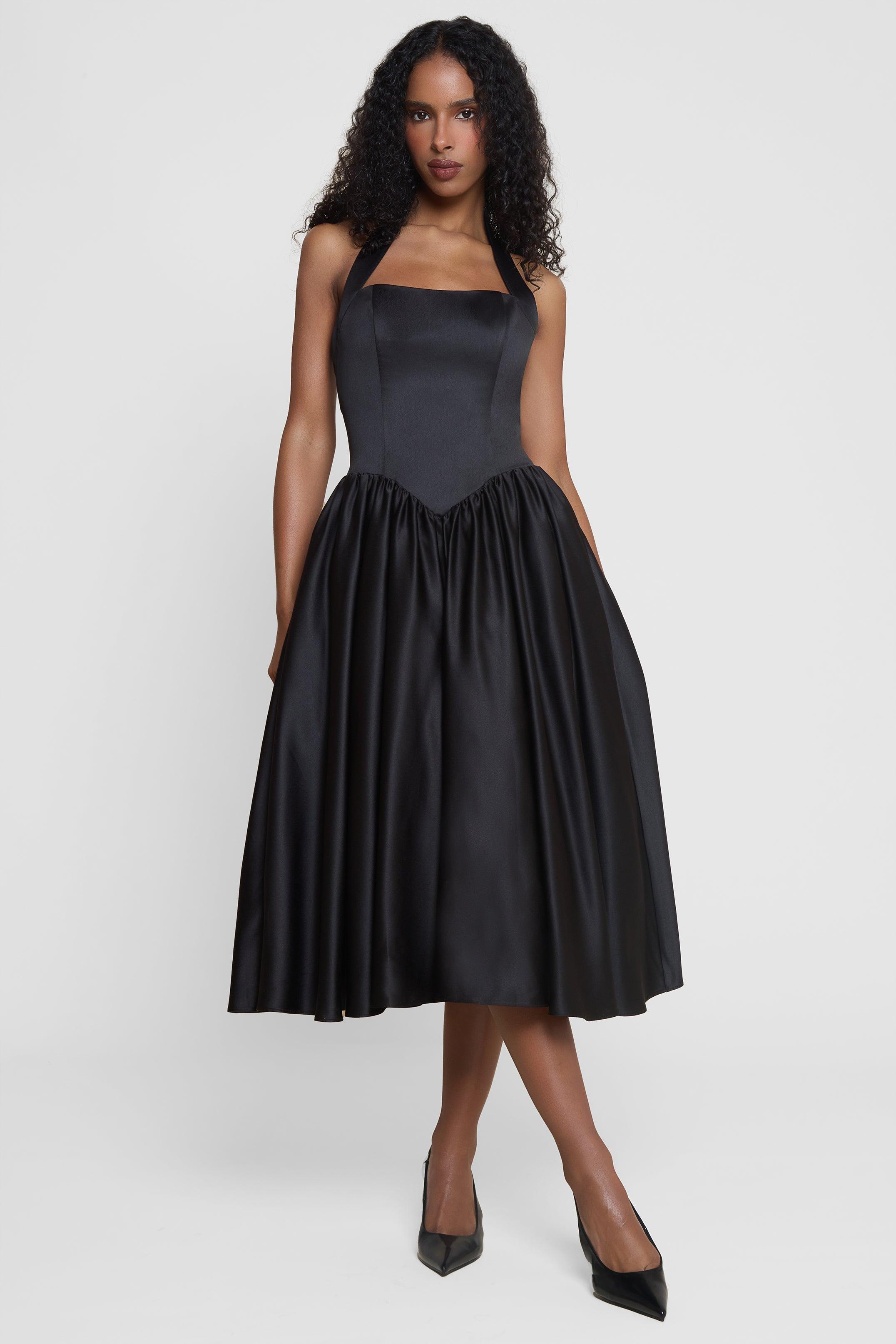Vestido Midi Opal em cetim preto premium com corset estruturado e decote halterneck, ideal para eventos sofisticados. Majestique.2