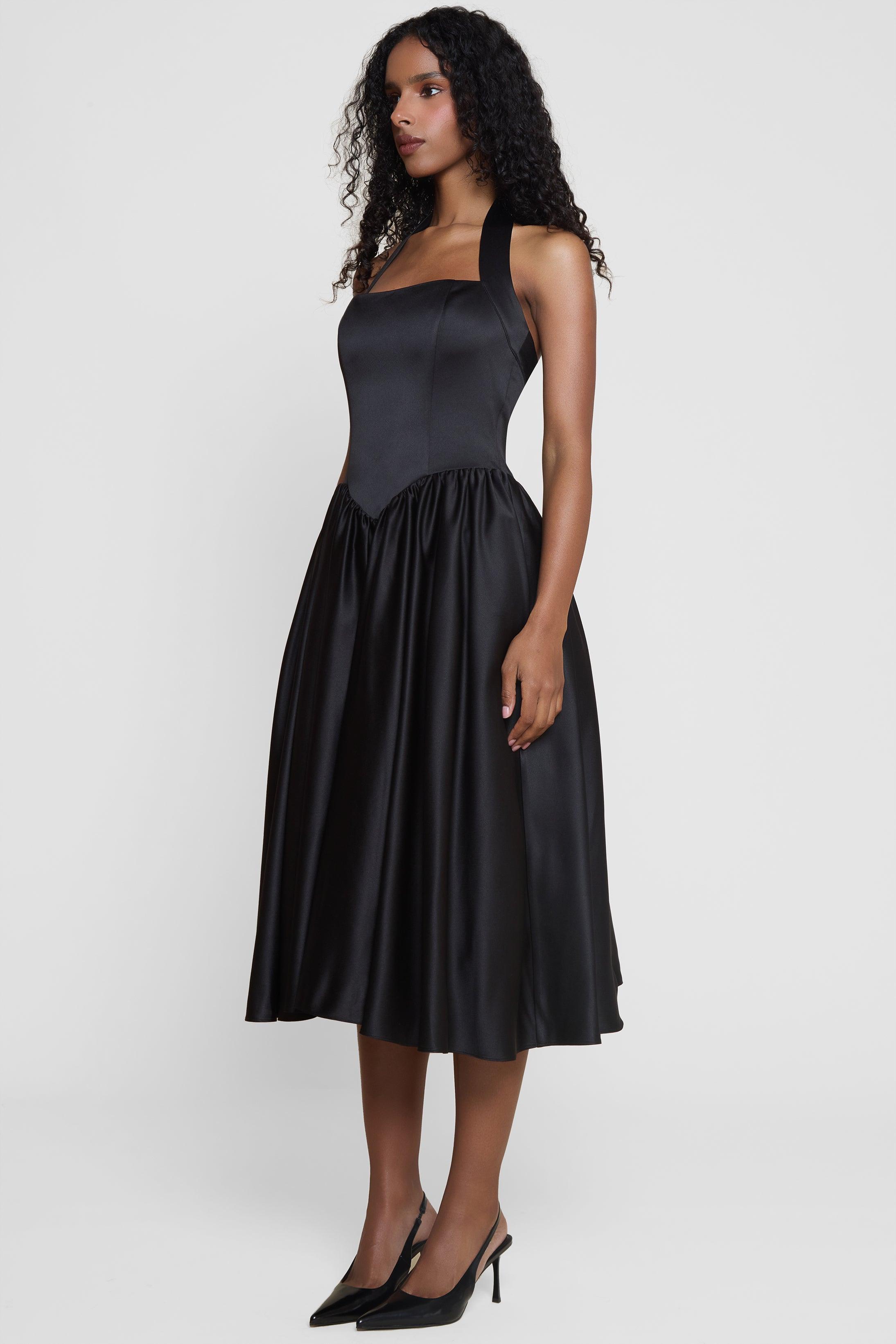 Vestido Midi Opal em cetim preto premium com corset estruturado e decote halterneck, ideal para eventos sofisticados. Majestique.5