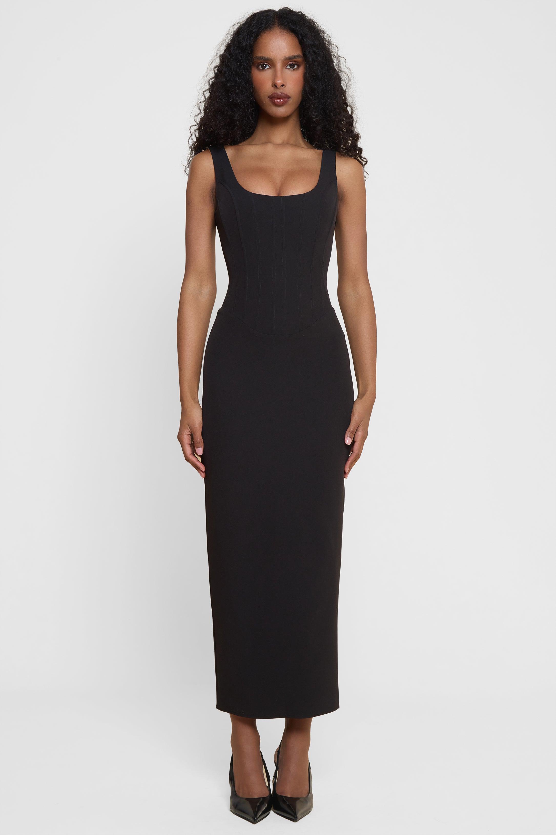 Vestido Midi Valencia em crepe premium com corset estruturado e modelagem ajustada, ideal para eventos sofisticados. Majestique.
