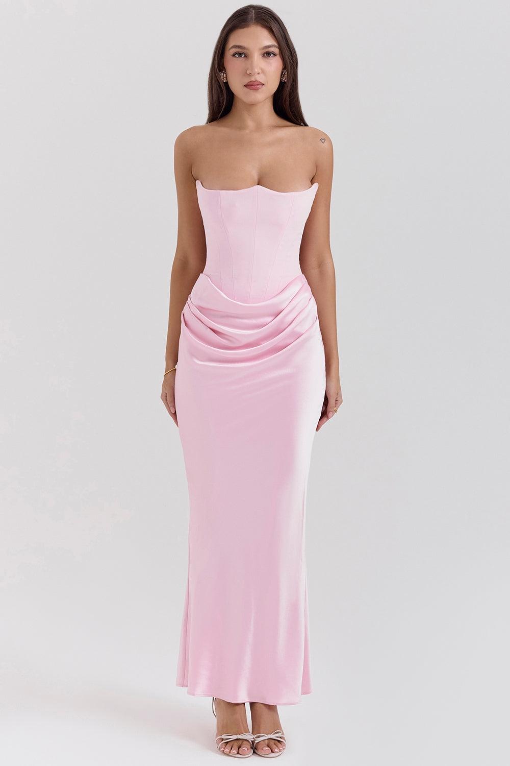 Vestido Longo Amélie disponível nas cores marrom, vermelho, rosa, preto e branco, com corset estruturado e saia de veludo fluída, ideal para eventos sofisticados. Majestique.19