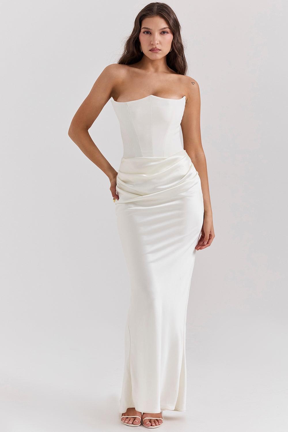Vestido Longo Amélie disponível nas cores marrom, vermelho, rosa, preto e branco, com corset estruturado e saia de veludo fluída, ideal para eventos sofisticados. Majestique.32