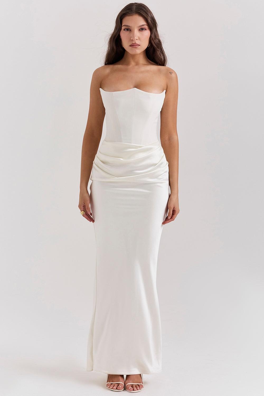Vestido Longo Amélie disponível nas cores marrom, vermelho, rosa, preto e branco, com corset estruturado e saia de veludo fluída, ideal para eventos sofisticados. Majestique.31