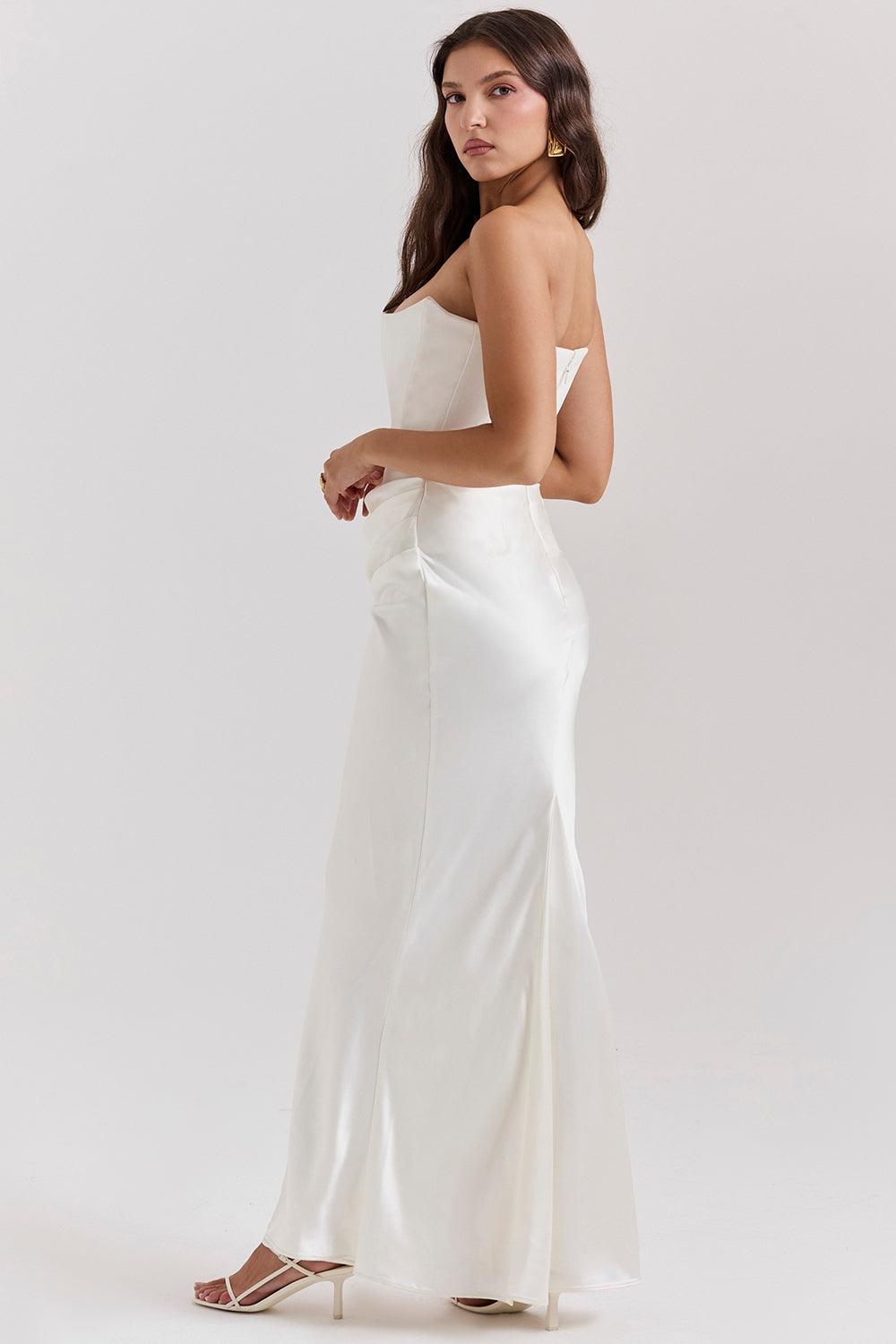 Vestido Longo Amélie disponível nas cores marrom, vermelho, rosa, preto e branco, com corset estruturado e saia de veludo fluída, ideal para eventos sofisticados. Majestique.34