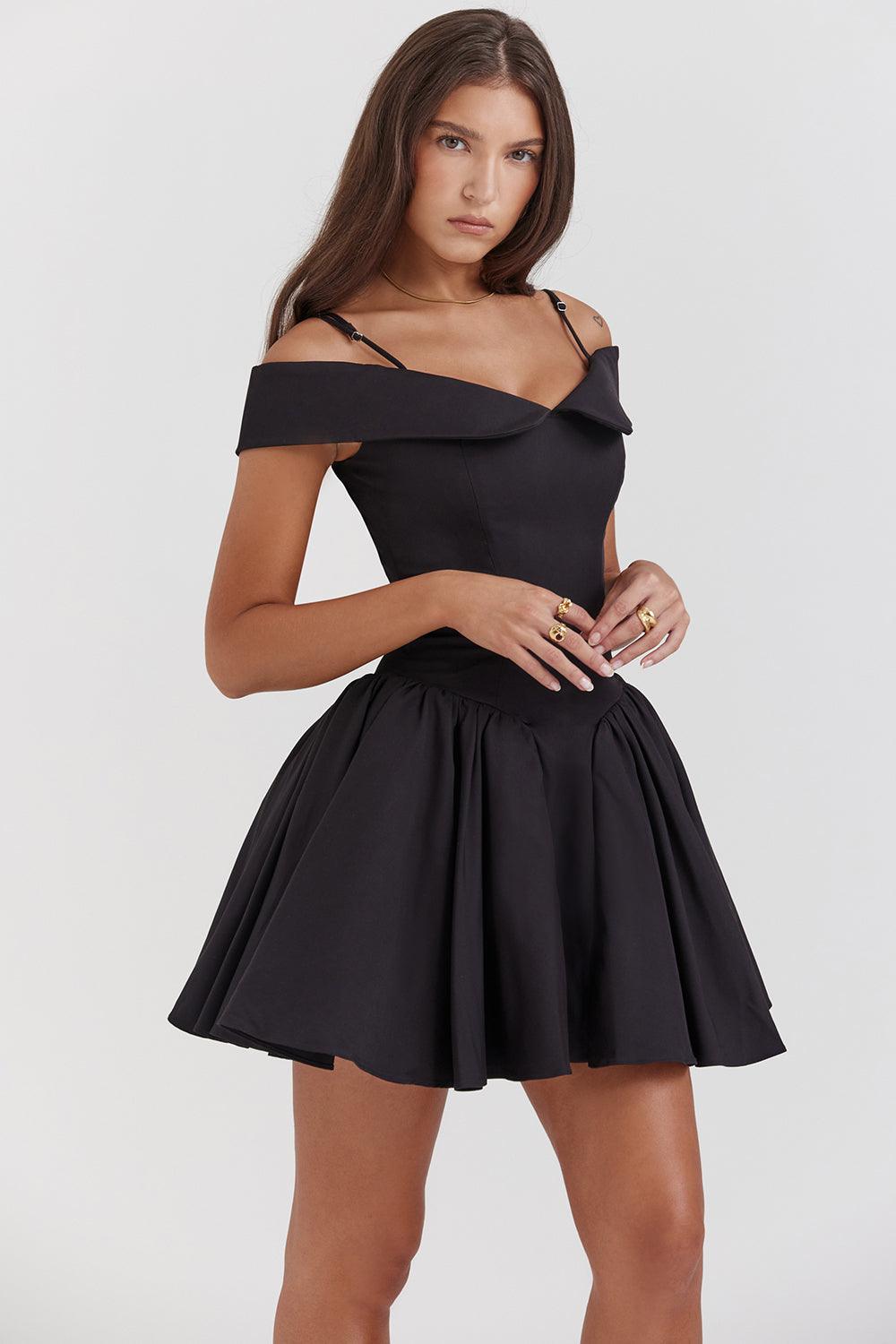 Vestido Mini Celeste com corset estruturado, decote ombro a ombro e saia volumosa, ideal para eventos sofisticados. Majestique.4