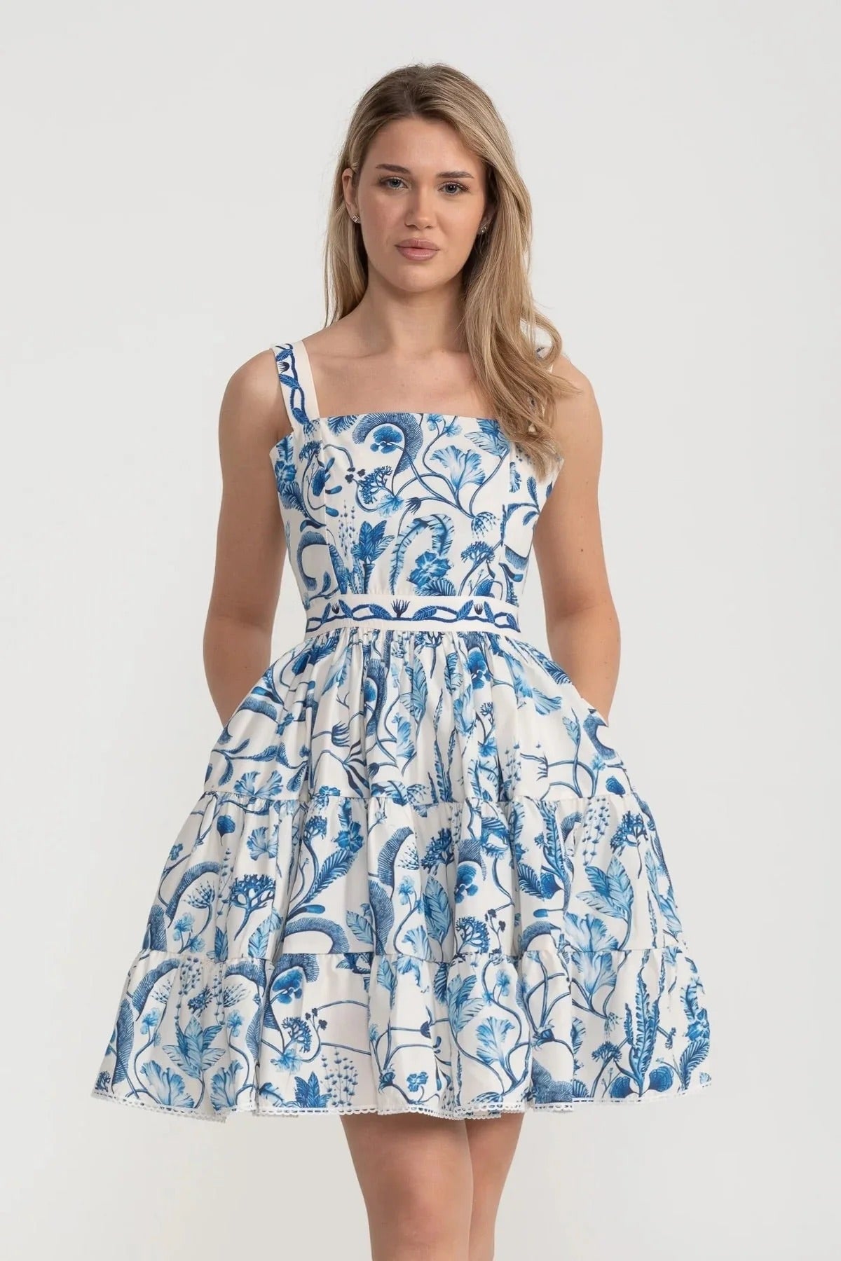 Vestido Curto Fiorella