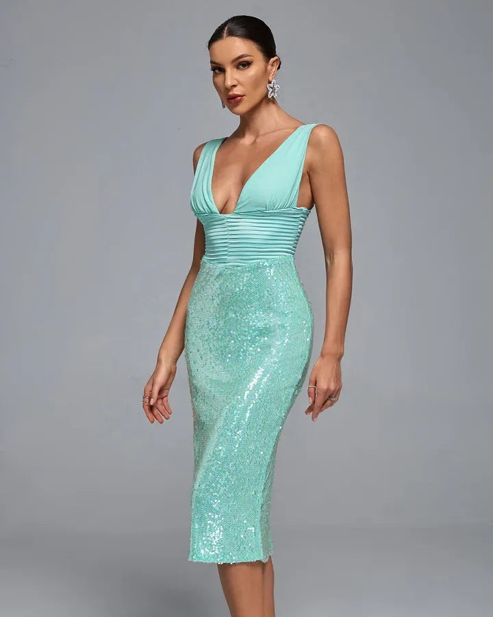 Vestido midi verde aqua com decote profundo e saia bordada com paetês – modelo Marélle da Majestique