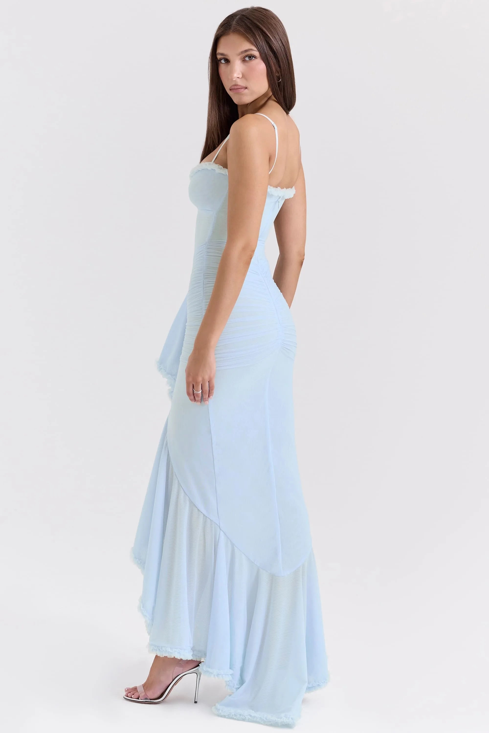 Vestido azul roxo Kylie com babado frontal, decote coração e cauda fluida da Majestique