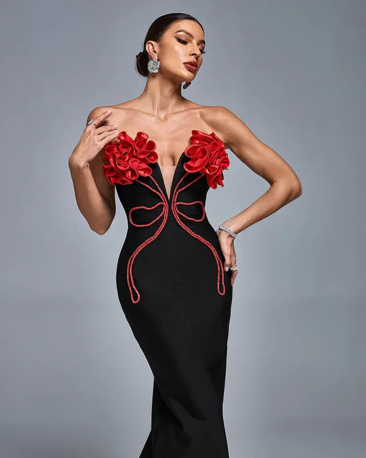 Vestido longo preto com flores vermelhas tomara que caia Majestique