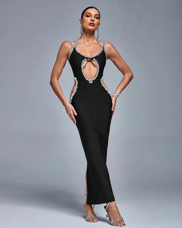 Vestido longo preto com cristais e recortes laterais