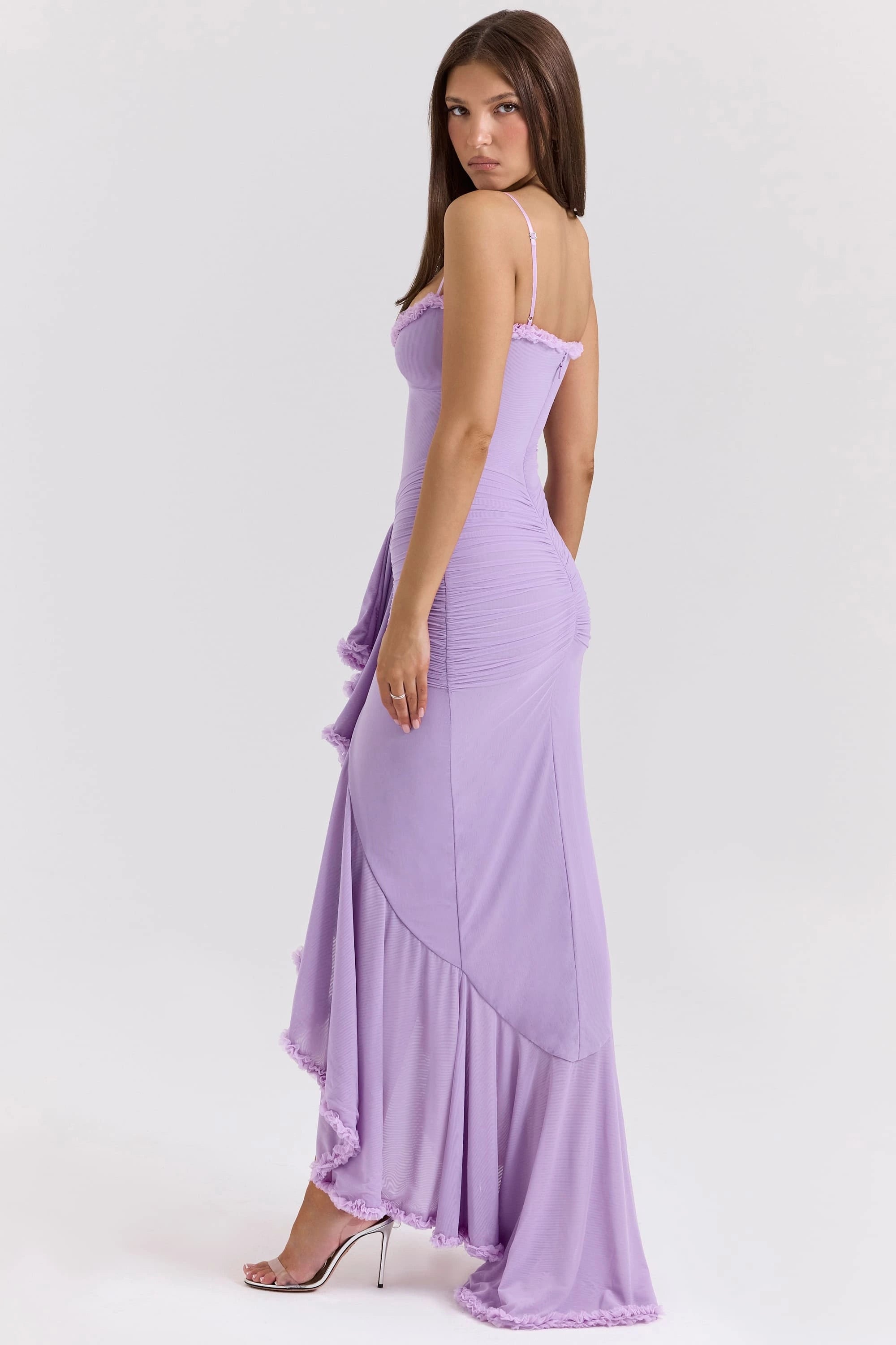 Vestido Longo roxo Kylie com babado frontal, decote coração e cauda fluida da Majestique