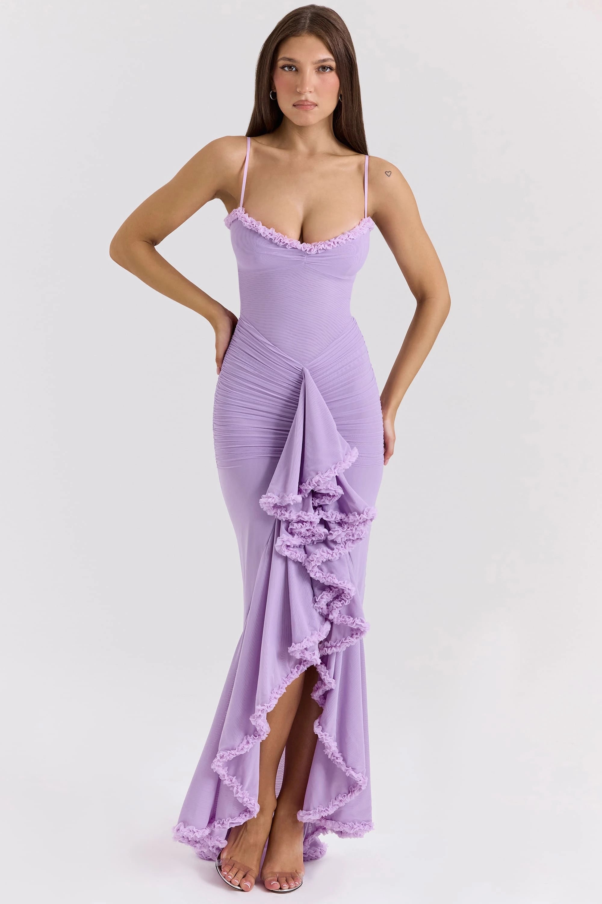 Vestido Longo roxo Kylie com babado frontal, decote coração e cauda fluida da Majestique