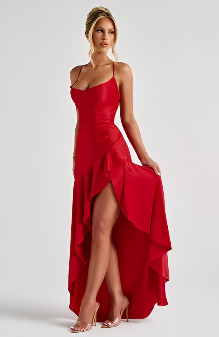 Vestido Longo vermelho Vivienne em cetim com decote torcido, fenda frontal e saia mullet com babado Majestique