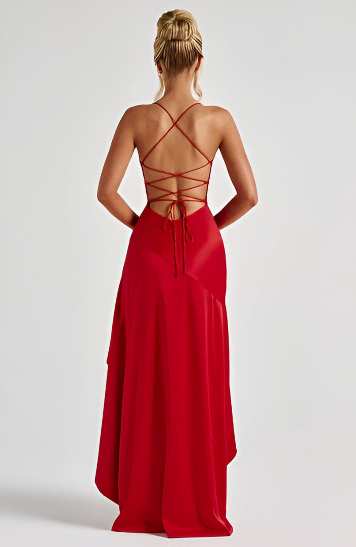 Vestido Longo vermelho Vivienne em cetim com decote torcido, fenda frontal e saia mullet com babado Majestique