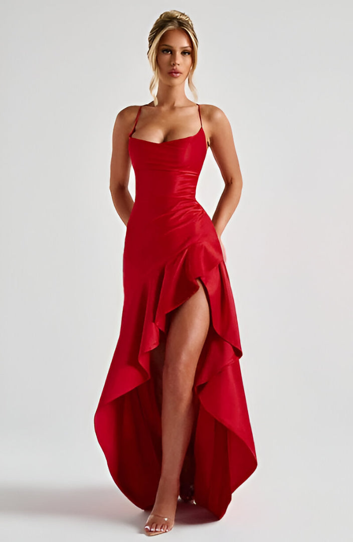 Vestido Longo vermelho Vivienne em cetim com decote torcido, fenda frontal e saia mullet com babado Majestique