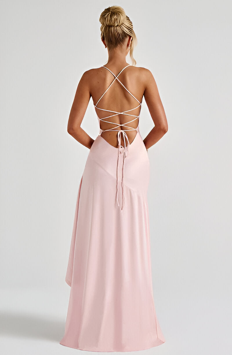 Vestido Longo rosa Vivienne em cetim com decote torcido, fenda frontal e saia mullet com babado Majestique