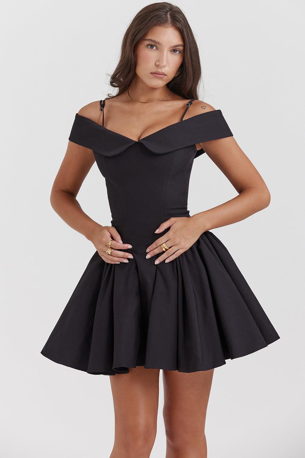 Vestido Mini Celeste com corset estruturado, decote ombro a ombro e saia volumosa, ideal para eventos sofisticados. Majestique.