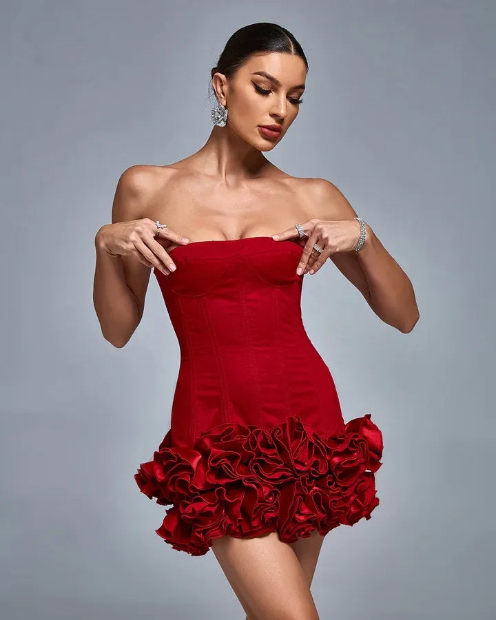 Vestido curto vermelho com corset e flores 3D esculturais